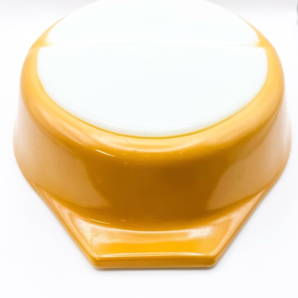 Vintage 1970s Pyrex Butterfly Gold Oval Divided Dish 1.5 Quarts 063 (No Lid) - Picture 2 of 11